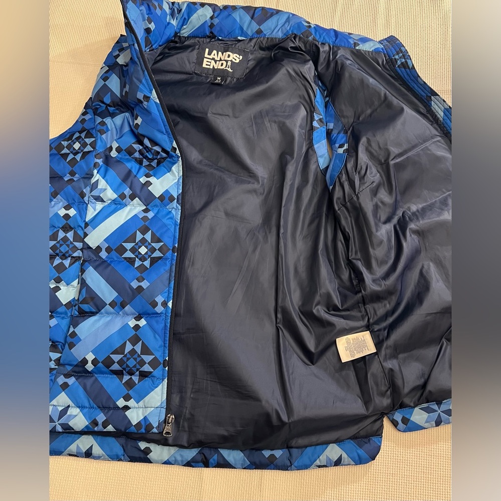 Lands' End Women’s Med 600-Fill Down Puffer Vest, Blue “Patchwork Quilt” Pattern - Picture 4 of 6